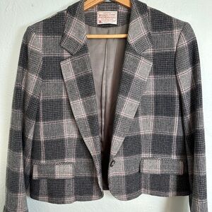 Pendleton Women's Blazer in Pink and Gray Plaid Size 6 Petite Vintage